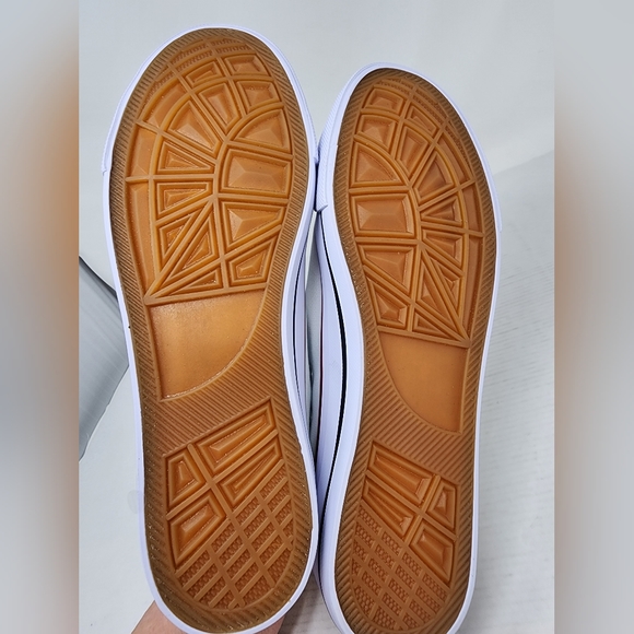 New White Canvas Low Top Sneakers Comfortable Walking Shoes Women's Size 8 - Picture 7 of 7